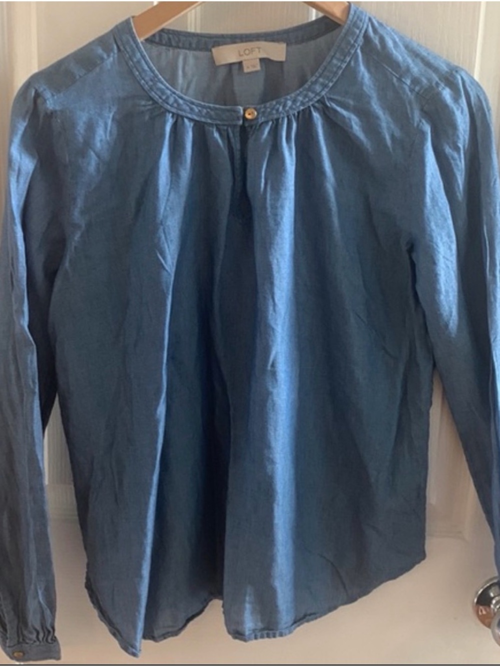 LOFT Chambray Button-Front Top in Light Blue Size Small